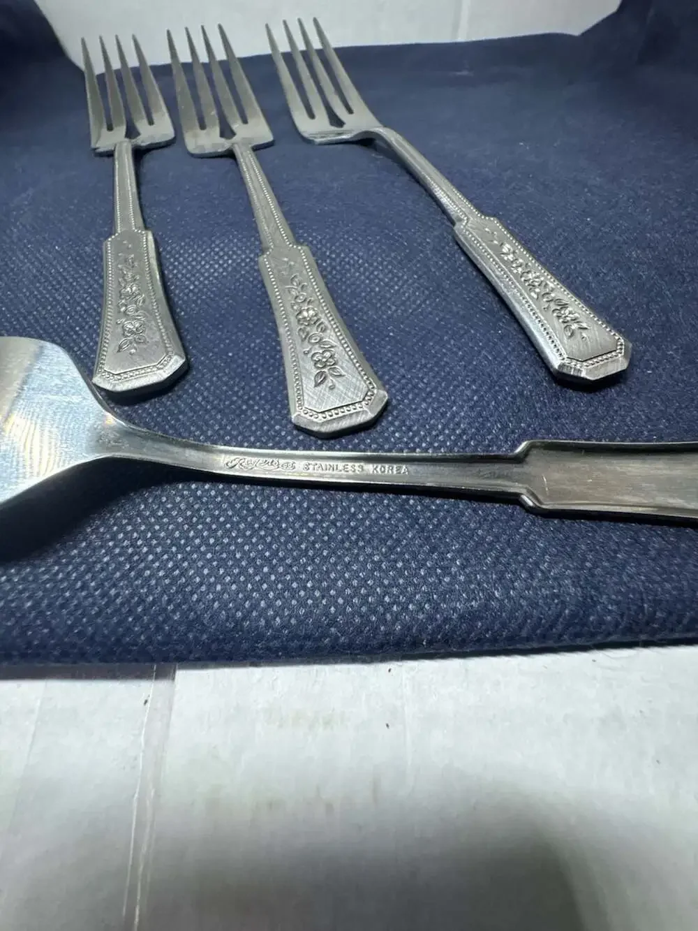 Rogers Landscape Stainless Steel Korea Floral Pattern Dinner Forks, Set of 4